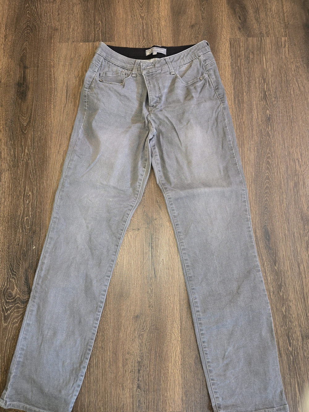Wit & Wisdom Women’s Straight Leg Jeans in Faded Gray